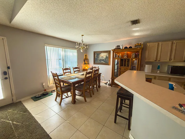 2381 Hilton Dr — Photo 2
