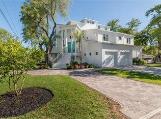 914 Juniper Rd, Clear Lake Shores, TX 77565