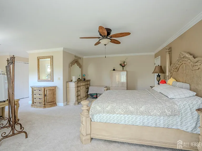 61 Amherst Way — Photo 37