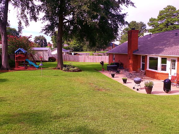 3rd image of 7512 Country Hill Ln