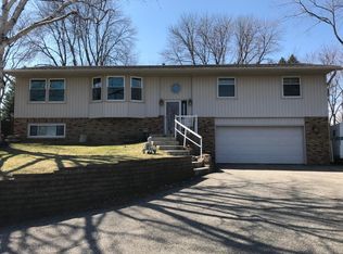 9360 Kiowa Trl, Chanhassen, MN 55317