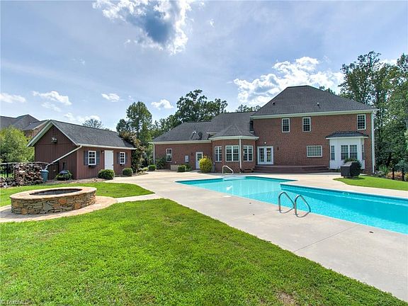 2nd image of 3807 Summit Lakes Dr