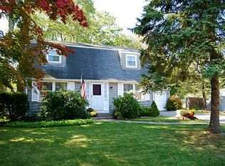 15 Waverly Rd, Riverside, RI 02915
