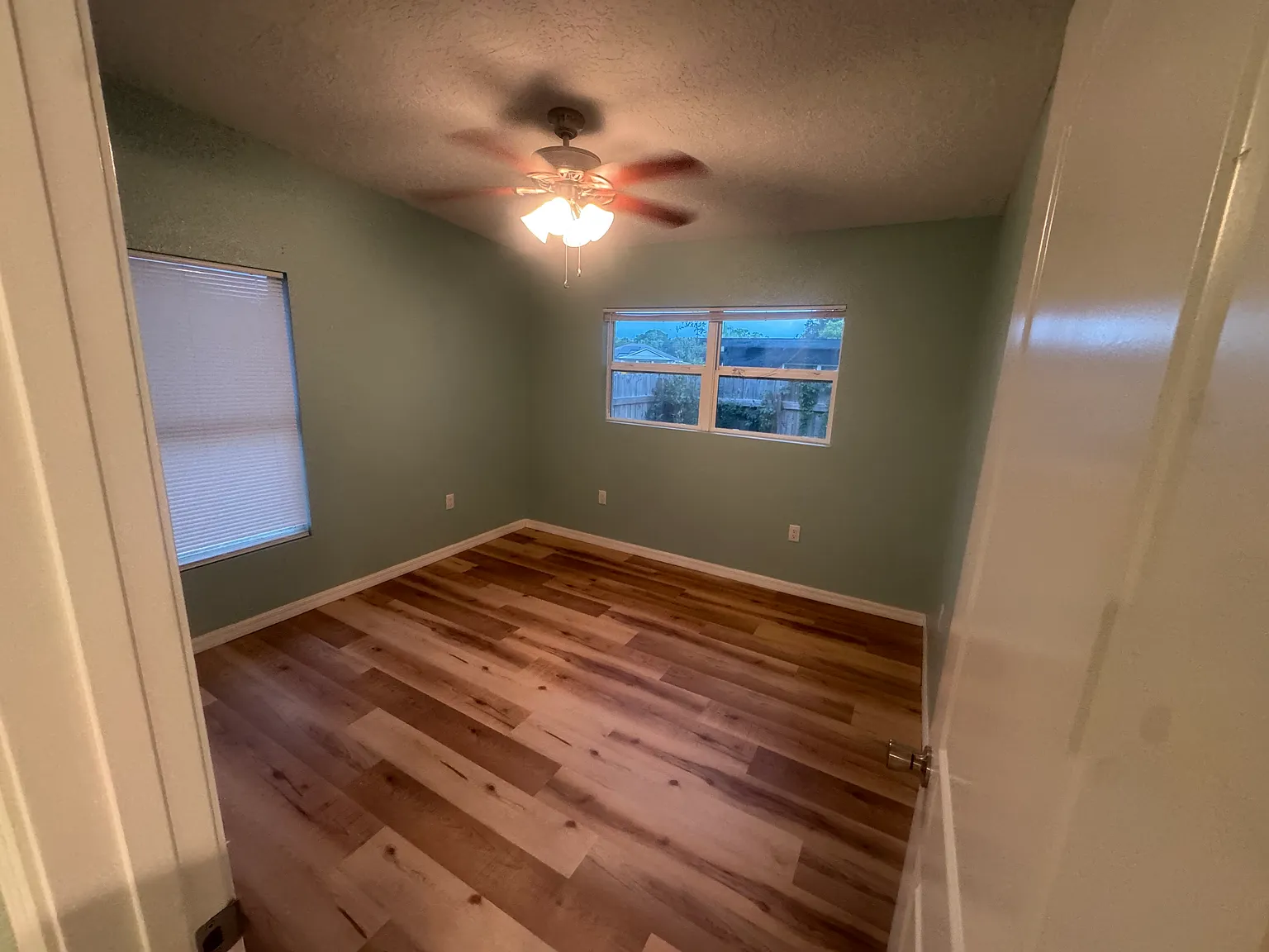 3 bed, 1.5 bath, 1056 sqft, $1,700 — Photo 4