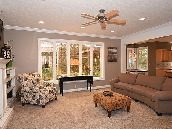 3rd image of 616 Parkside Dr