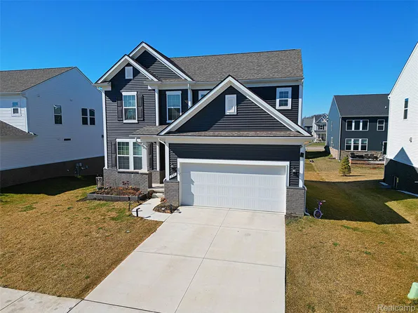 795 Ford Mill Dr, Saline, MI 48176