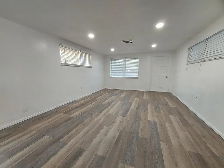 1071 Highland St — Photo 12