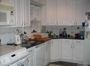 237 53rd St, Lindenhurst, NY 11757