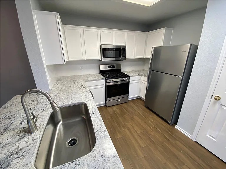 3015 Hill St — Photo 11