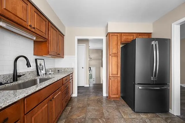 2103 Fairmeadows Dr — Photo 5