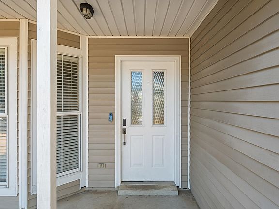 5th image of 3022 Blue Pine Ln
