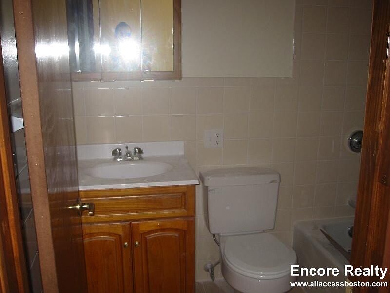 2nd image of 133 Brook St #4