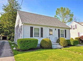 27 Charles St, Bristol, RI 02809