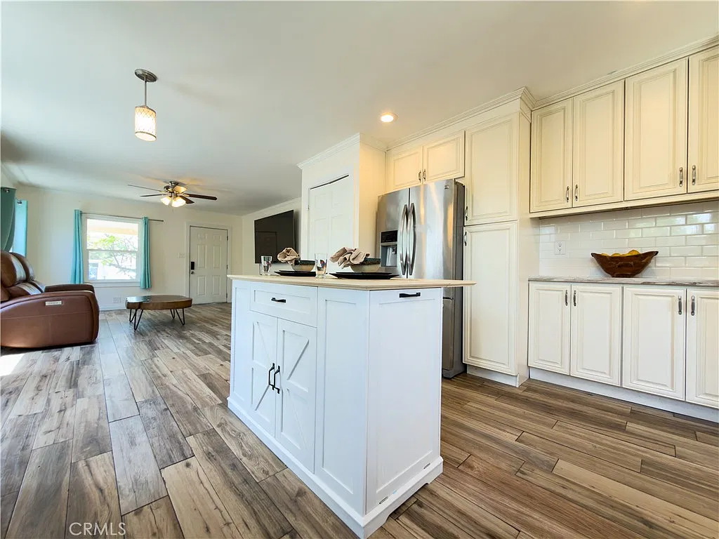 3 bed, 1160 sqft, $3,995 — Photo 4