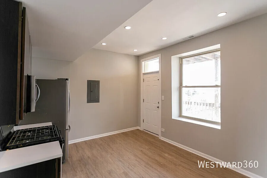 Building Photo - 4656 N Albany Ave #2