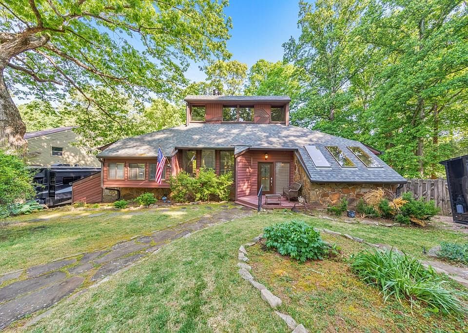 1st image of 2839 Meadow Dr