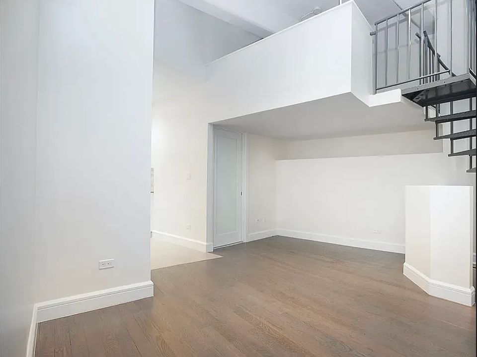 1st image of 110 Greenwich St APT 4G
