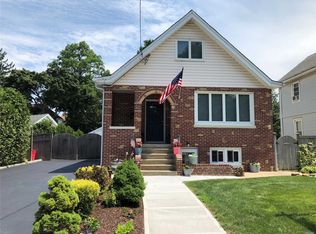 17 Duane St, Farmingdale, NY 11735