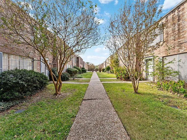 4154 Belle Park Dr — Photo 2