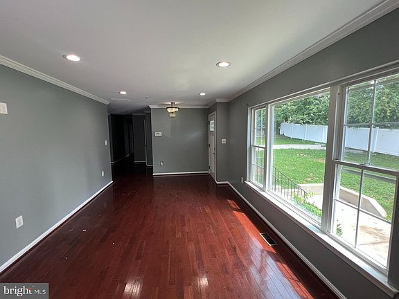 5th image of 6407 59th Ave