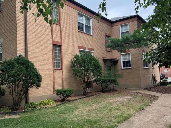 5826 Sunshine Dr, Saint Louis, MO 63109