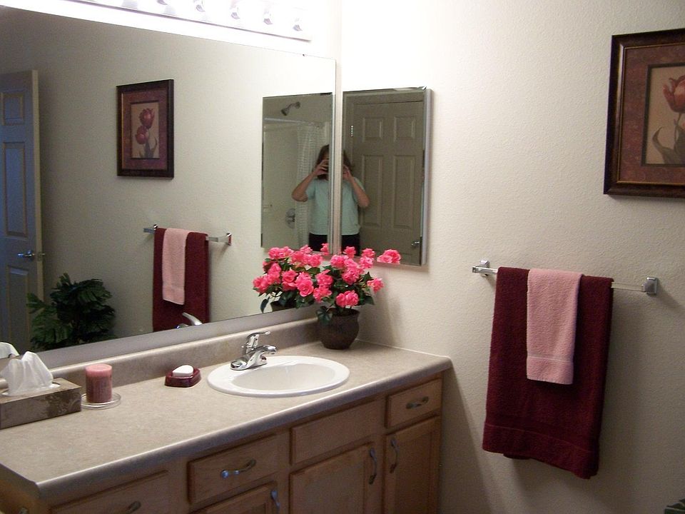 2nd image of 202 W Crockett St #213