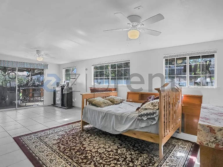2411 Berry St — Photo 29