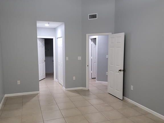 2nd image of 2901 Riverside Dr APT 301