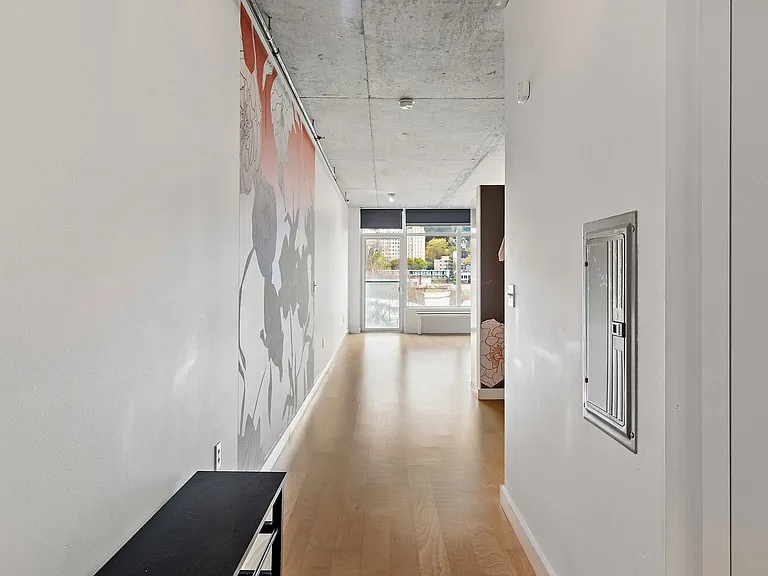 1926 W Burnside St #812 — Photo 2