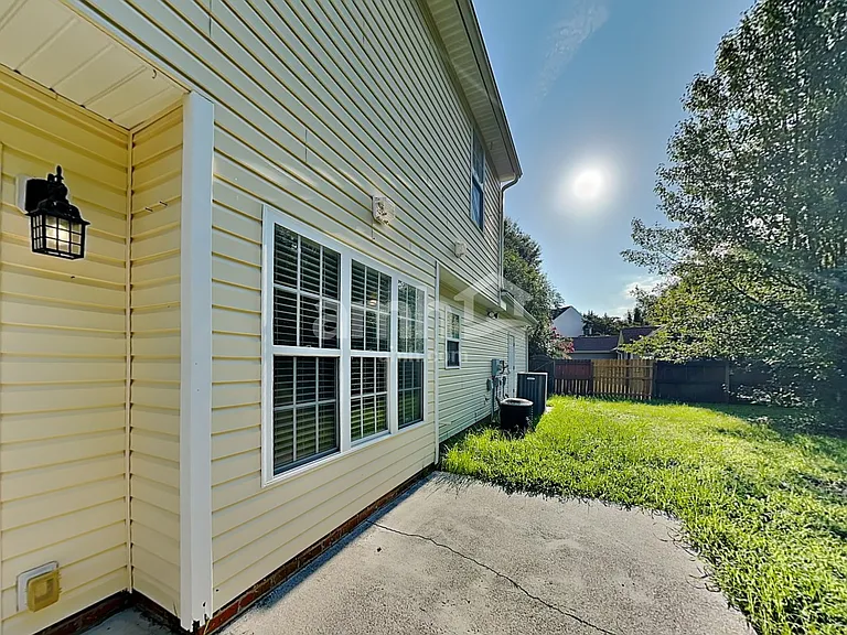 60 Falcon Ct — Photo 21
