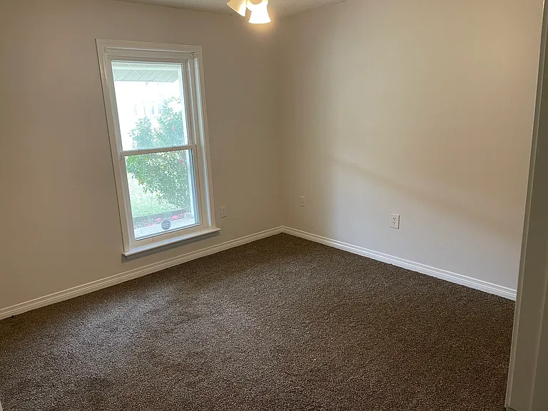 212 Lexington Dr — Photo 14