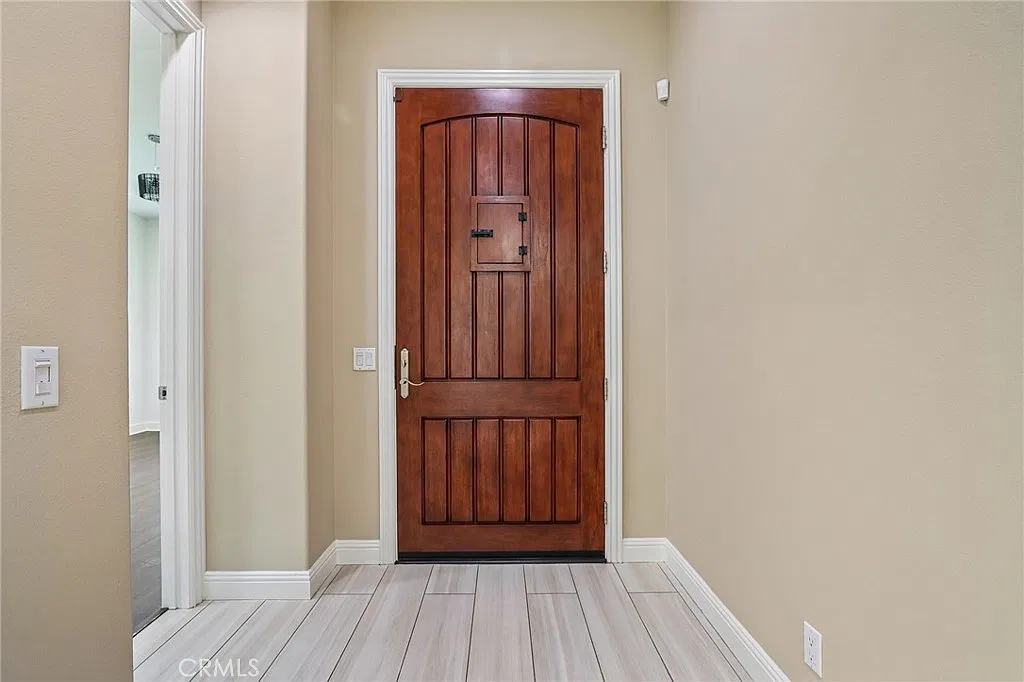 5 bed, 5.5 bath, 3982 sqft, $8,500 — Photo 4
