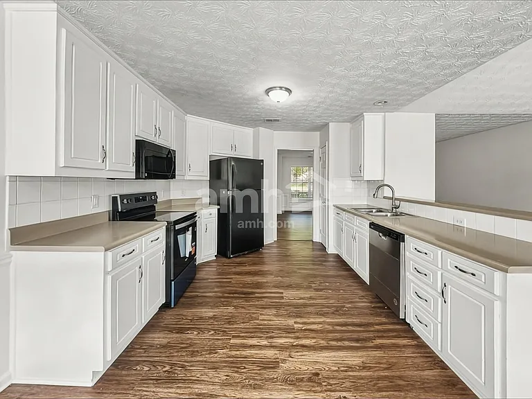 282 Rockingham Dr — Photo 3