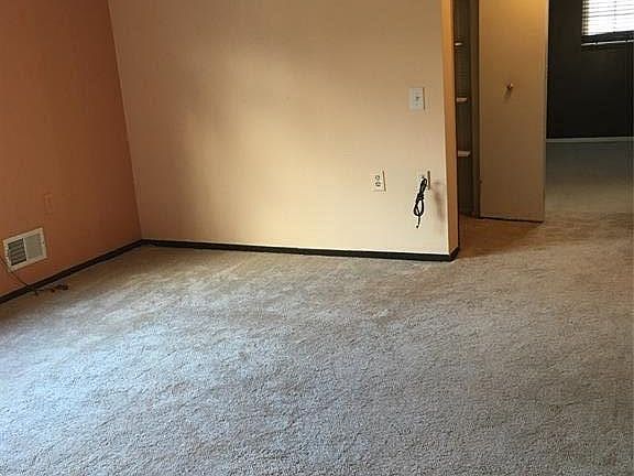 4th image of 43992 Freeway Dr