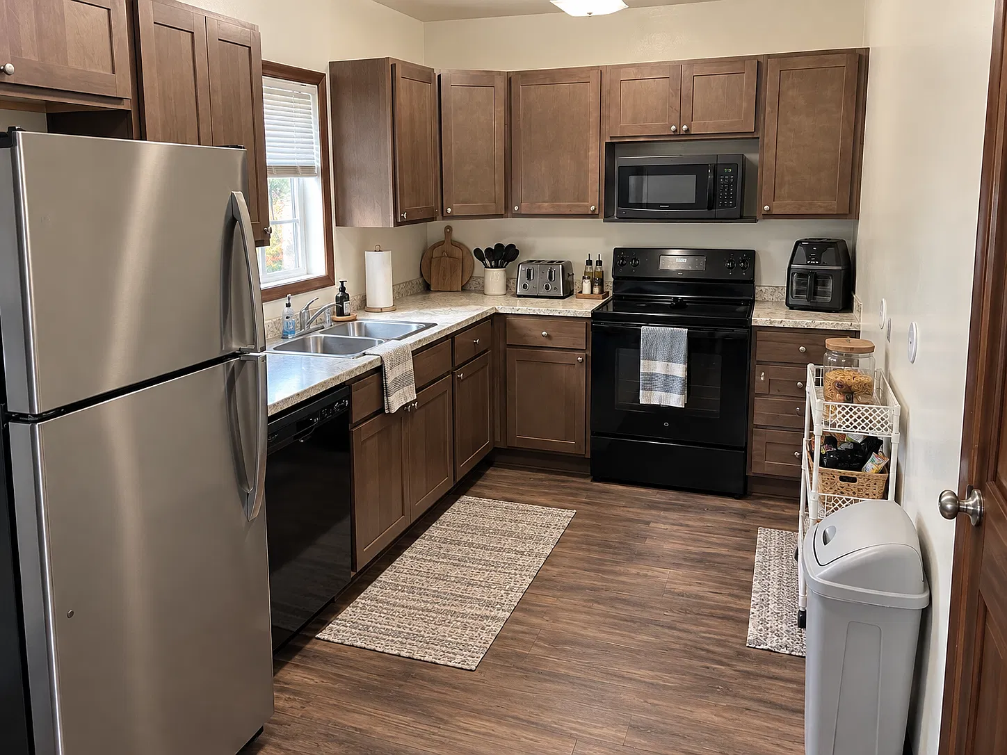 4 bed, 1787 sqft, $2,300 — Photo 2