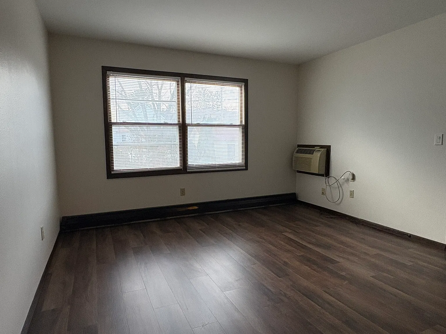 2 bed, 654 sqft, $1,352 — Photo 2