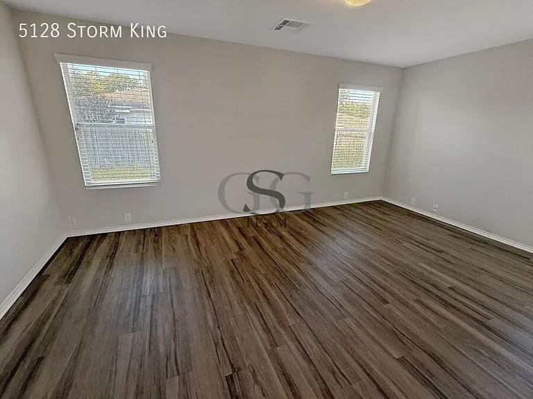5128 Storm King — Photo 9