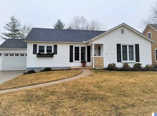 1051 N 5th St, Seward, NE 68434