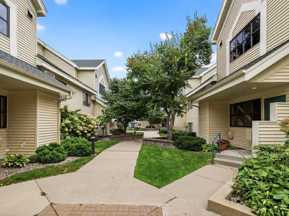 7622 York Ave S APT 1209, Edina, MN 55435