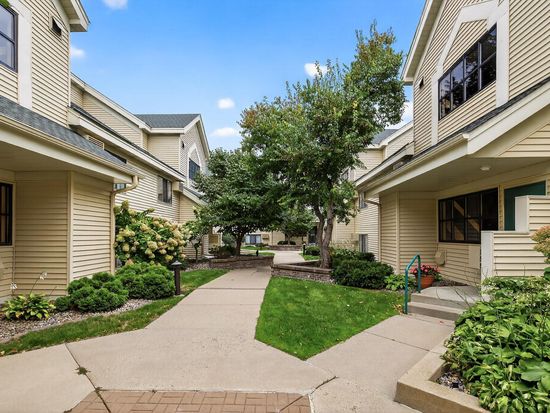 7622 York Ave S APT 1209, Edina, MN 55435