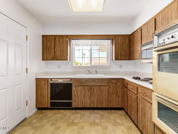 2nd image of 10737 W TROPICANA Circle