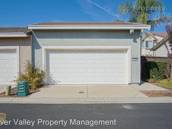 5th image of 3216 Village Plaza Dr