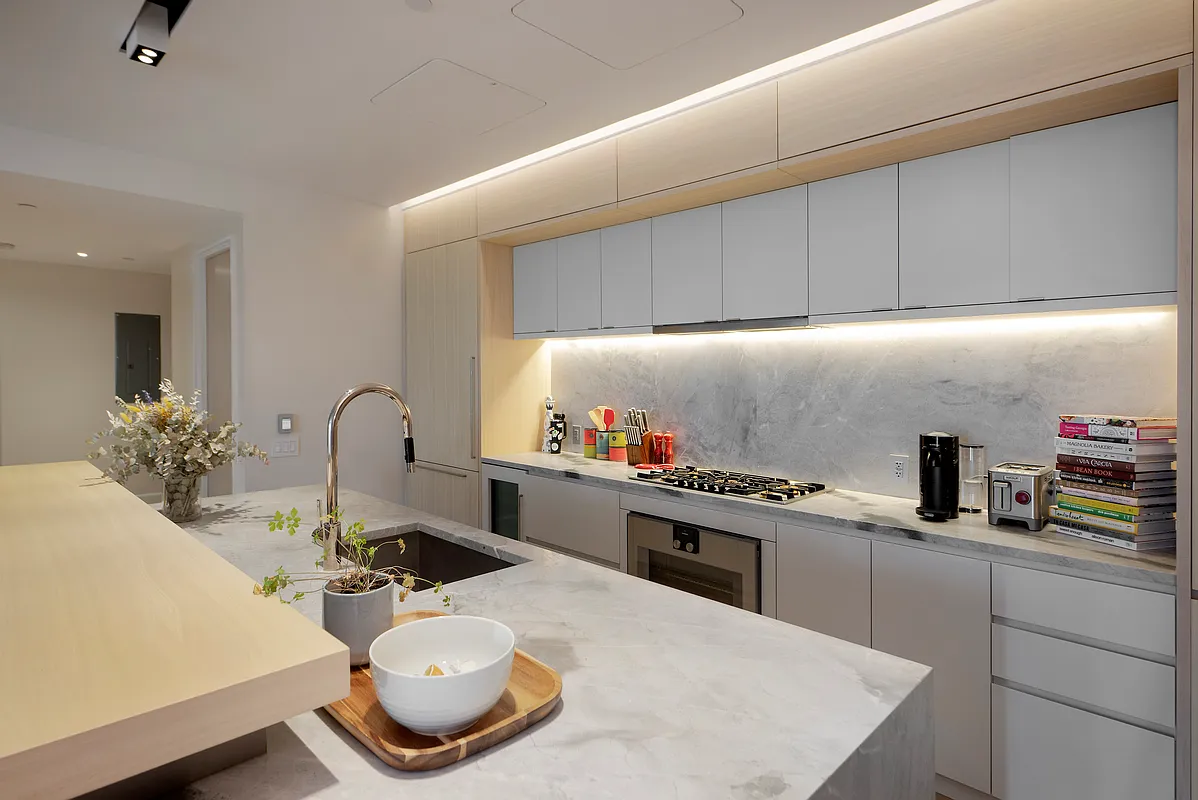 100 Vandam Street 5D