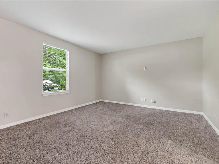 921 Kingsbury Dr #C — Photo 10