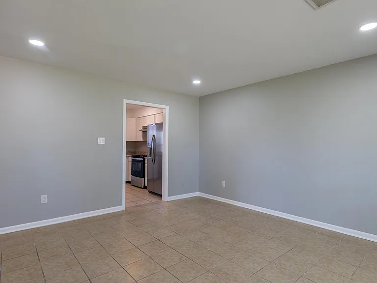 704 Candler Ave #B — Photo 7
