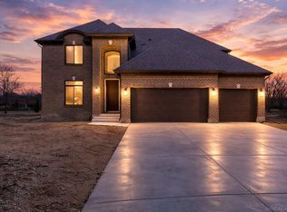 37572 Josephine Dr, Sterling Heights, MI