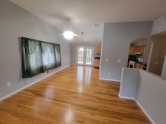 4th image of 26 Raymond Ave