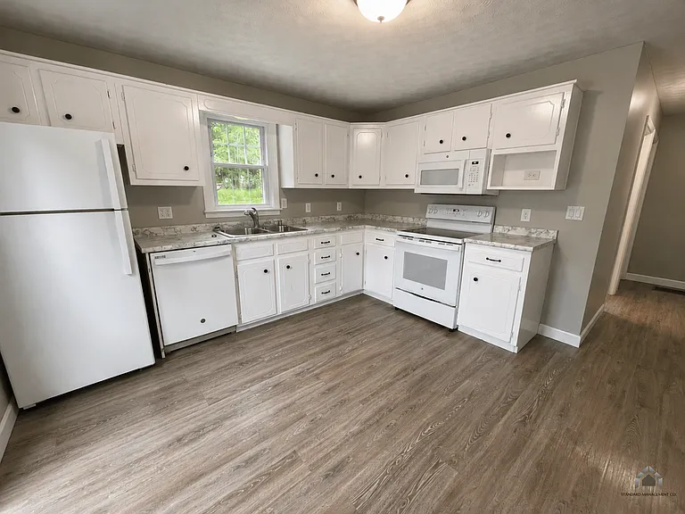 19 Central Ave — Photo 3