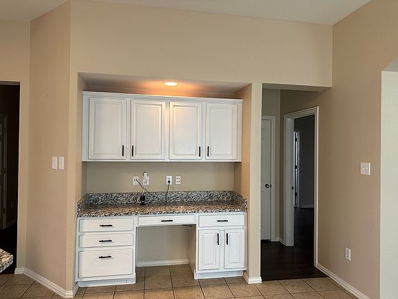 3rd image of 824 Sequoia Way
