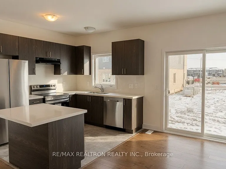 36 Westwood Ave — Photo 3